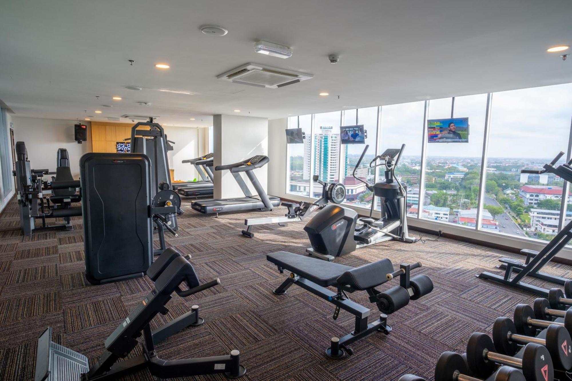 City Rise Hotel Miri Bagian luar foto