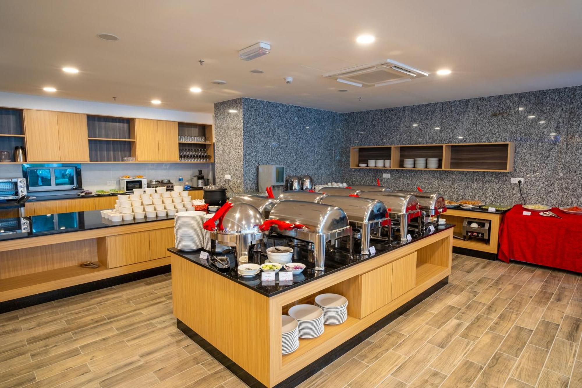 City Rise Hotel Miri Bagian luar foto